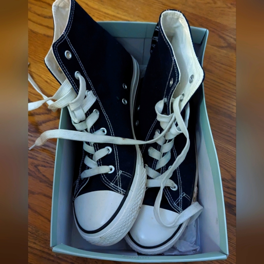 Converse style shoes